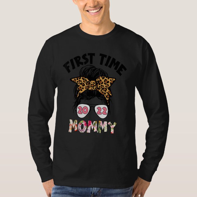 Erste Mommy 2022 Schwangerschaftsankündigung New m T-Shirt (Vorderseite)