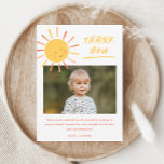 Erste Reise um das Sun Kids Foto Geburtstag Dankeskarte<br><div class="desc">Eine erste Reise rund um das Sun Kids Foto Geburtstag Dankeschön-Karte mit niedlicher Sonne und modernem Design. Klicken Sie auf die Schaltfläche Bearbeiten,  um dieses Design mit Ihren Details anzupassen.</div>