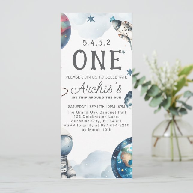 Erste Reise um den Sonnenastronaut zum Geburtstag Einladung (Stehend Vorderseite)