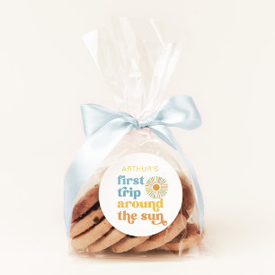 Erste Reise um den Sonnenaufkleber Runder Aufkleber