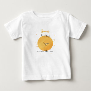 Erste Reise um die Sonne Papierflugzeug Geburtstag Baby T-shirt