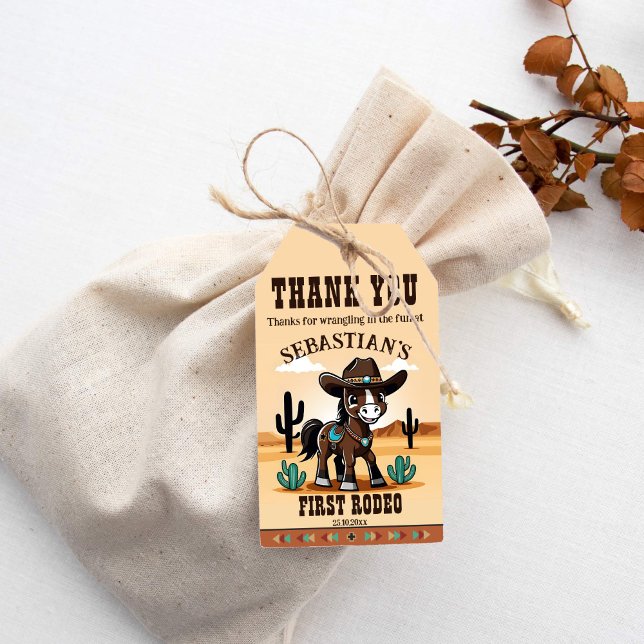 Erste Rodeo niedlich Cowboy-Geburtstagsparty Geschenkanhänger (First rodeo western birthday party thank you favor gift tags cute cowboy baby horse Arizona desert)