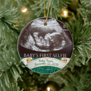 Erste Selfie des Babys (grüner Hintergrund) Keramik Ornament