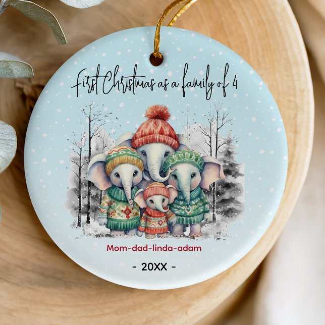 Erste Weihnachten als Familie von 4 weißen Elefant Keramik Ornament (Von Creator hochgeladen)
