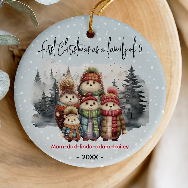 Erste Weihnachten als Familie von 5 niedlichen Tie Keramik Ornament (Von Creator hochgeladen)