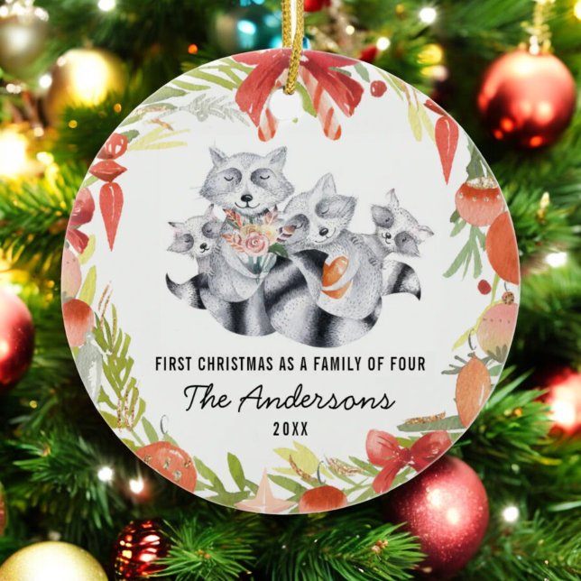 Erste Weihnachten als Familie von vier 4 Raccoon Keramik Ornament (Von Creator hochgeladen)