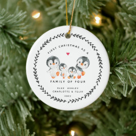 Erste Weihnachten als Familie von vier Pinguinen C Keramik Ornament