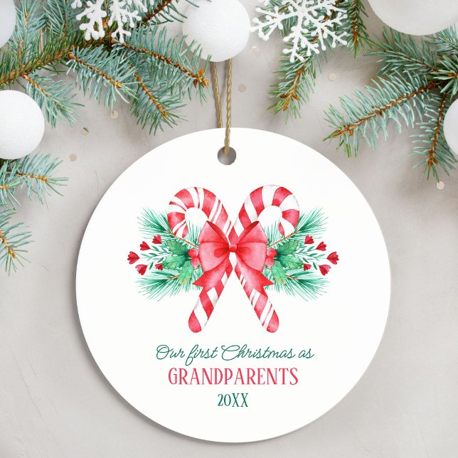 Erste Weihnachten als Großeltern Candy Canes Keramik Ornament (First Christmas as Grandparents Candy Canes Ceramic Ornament)