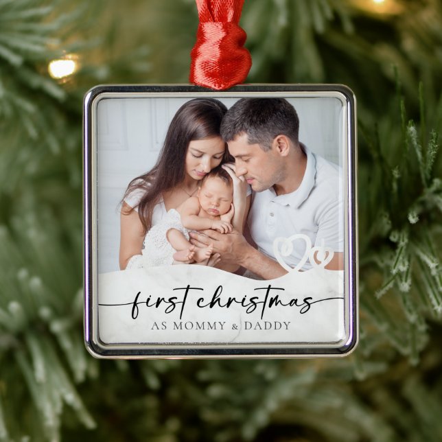 Erste Weihnachten als Mommy und Daddy Marble Foto Ornament Aus Metall (Baum)