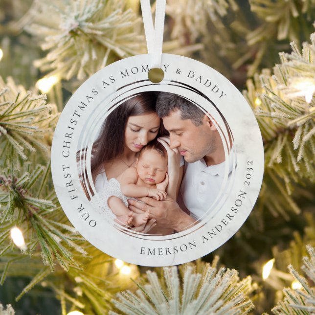 Erste Weihnachten als Mommy und Daddy Marble Foto Ornament Aus Metall (InSitu)