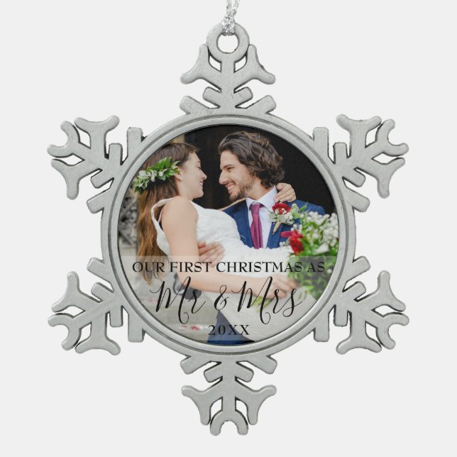 Erste Weihnachten als Mr. & Mrs. Foto Schneeflocken Zinn-Ornament (Vorderseite)
