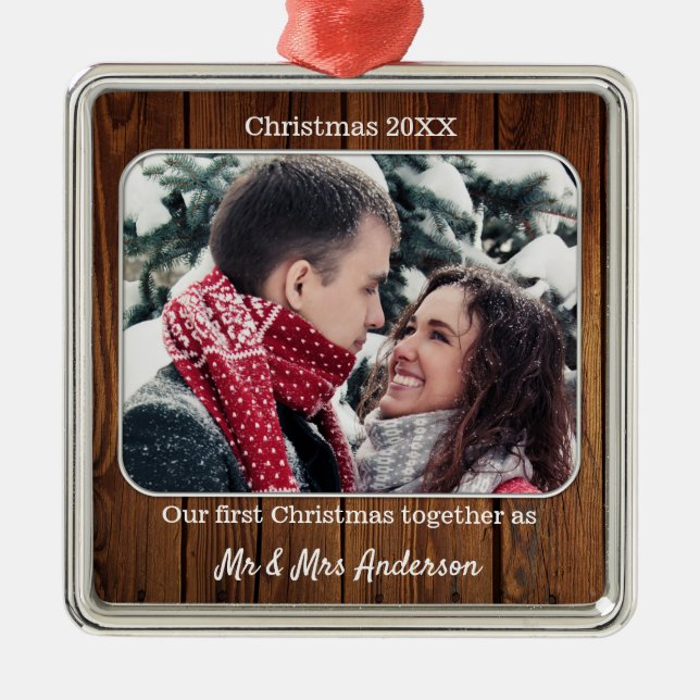 Erste Weihnachten als Mr. und Mrs. Holiday Foto Ornament Aus Metall (Vorne)