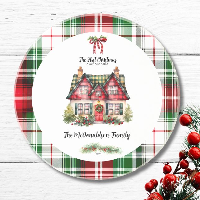 Erste Weihnachten im Zuhause Family Farmhouse Chic Getränkeuntersetzer (First Christmas In New Home House Country Rustic Watercolor Custom name coaster plaid checked green)