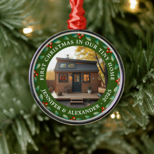 Erste Weihnachten in unserem Foto "Tiny Zuhause Ho Ornament Aus Metall
