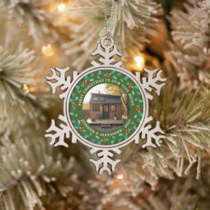 Erste Weihnachten in unserem Foto "Tiny Zuhause Ho Schneeflocken Zinn-Ornament