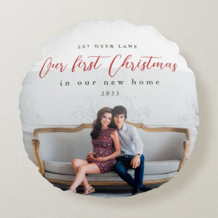 Erste Weihnachten in unserem neuen Zuhause Address Rundes Kissen
