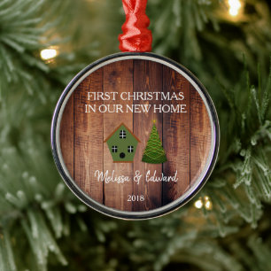 Erste Weihnachten in unserem neuen Zuhause-Holzhüt Ornament Aus Metall