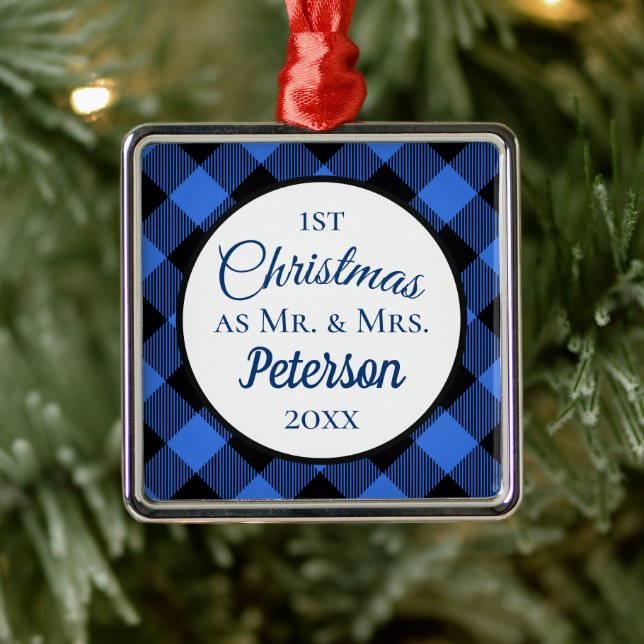 Erste Weihnachten Mr. und Mrs Buffalo Blue Kariert Ornament Aus Metall (Baum)