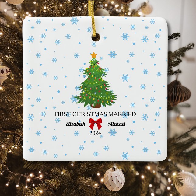 Erste Weihnachten Verheiratet 2024 Custom Couple Keramikornament (First Christmas Married 2024 Custom Couple Ceramic Ornament)