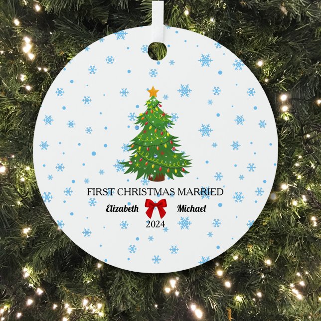 Erste Weihnachten Verheiratet 2024 Custom Couple Ornament Aus Metall (First Christmas Married 2024 Custom Couple Metal Ornament)