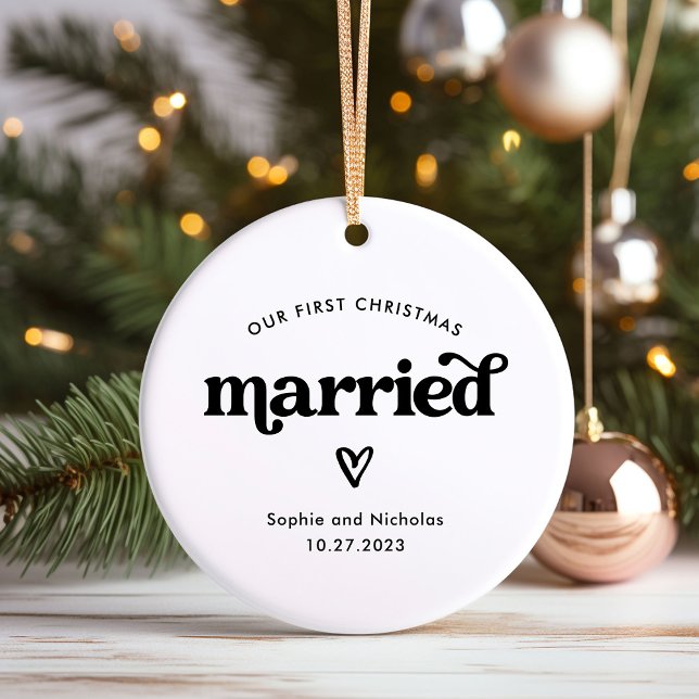 Erste Weihnachten Verheiratet Schwarz und Weiß mit Keramik Ornament (The perfect holiday keepsake for your first married Christmas)