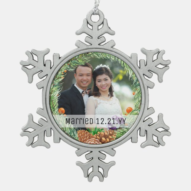 Erste Weihnachten VERHEIRATETES FOTO Schneeflocke  Schneeflocken Zinn-Ornament (Vorderseite)