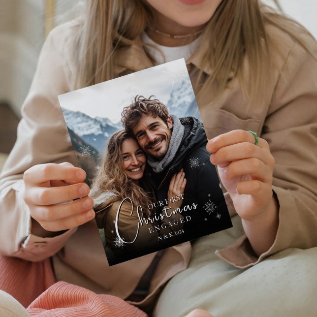 Erste Weihnachten Verlobt Happy Couple Foto (Von Creator hochgeladen)