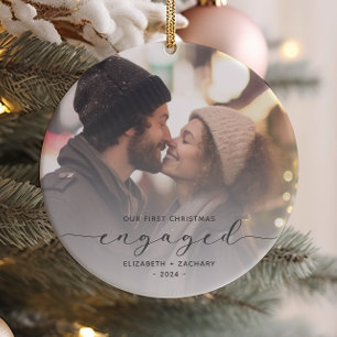 Erste Weihnachten Verlobte Custom Foto Grau Script Keramik Ornament