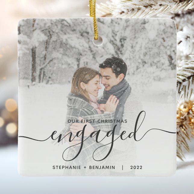 Erste Weihnachten Verlobte Custom Foto Grau Script Keramikornament (Von Creator hochgeladen)