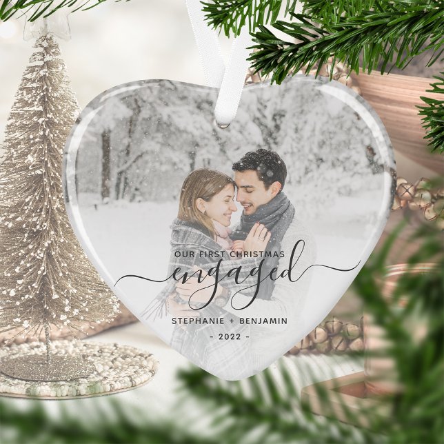 Erste Weihnachten Verlobtes Foto Grau Script Herz Ornament (Von Creator hochgeladen)