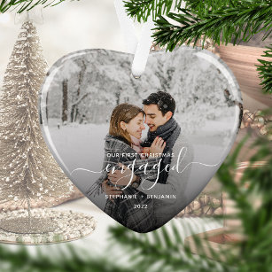 Erste Weihnachten Verlobtes Foto Weißes Drehbuch H Ornament