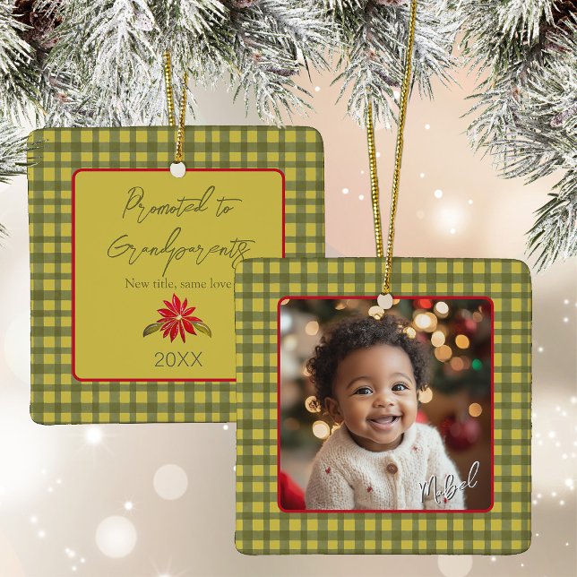 Erste Weihnachts-Großeltern Foto Green Gingham Keramikornament (Von Creator hochgeladen)