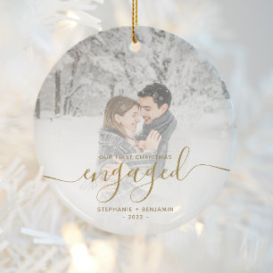Erste Weihnachts Verlobte Custom Foto Gold Script Keramik Ornament