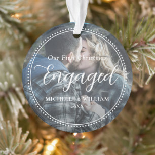 Erste Weihnachts-Verlobte Script-Overlay-Foto Ornament