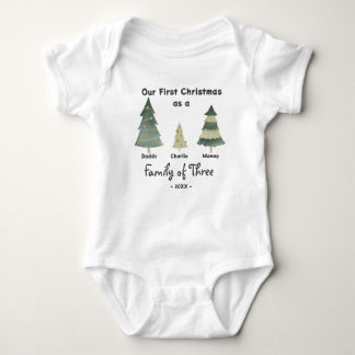 Erste Weihnachtsfamilie von Three T - Shirt Baby