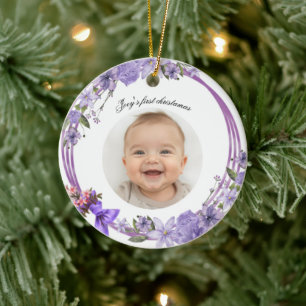 Erste Weihnachtsfeier des Babys - Lila Blumenreath Keramik Ornament