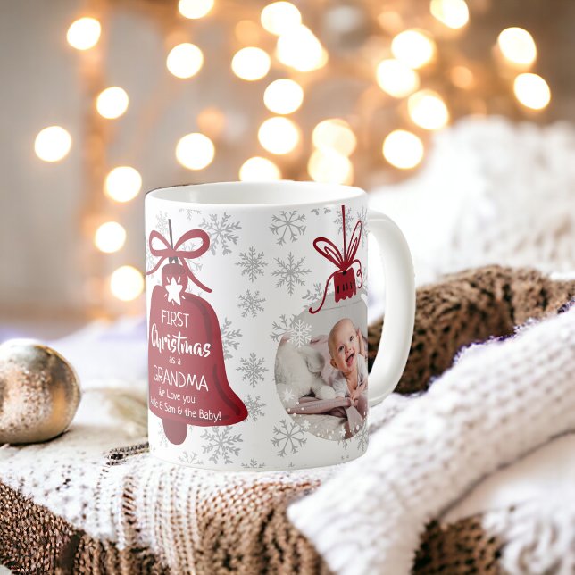 Erste Weihnachtsfeier Oma Glocke Rote Schneeflocke Kaffeetasse (First christmas grandma bell red snowflake photo coffee mug)