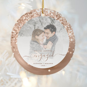 Erste Weihnachtsfeier Verlobt Foto Rose Gold Glitz Keramik Ornament