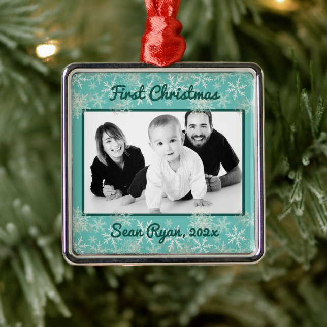 Erste Weihnachtsschneeflocken Baby Boy Foto Orname Ornament Aus Metall (Baum)