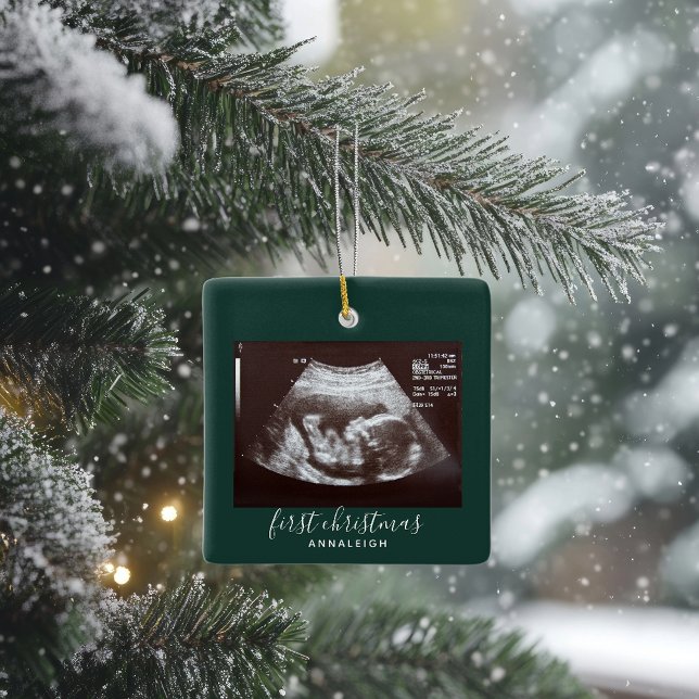 Erste Weihnachtsschwangerschaft Ultrasound Scan Cu Keramikornament (Christmas Pregnancy Announcement Baby Scan Grandma Green Square Ceramic Ornament)