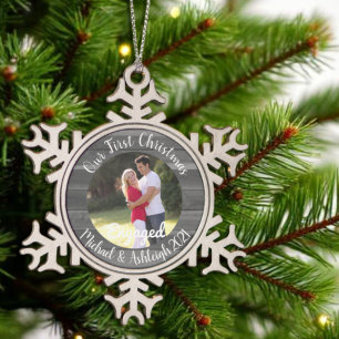 Erste WeihnachtsVerlobt Schneeflocken Zinn-Ornament