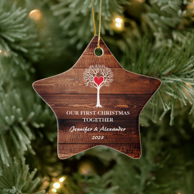Erste Weihnachtszeit zusammen Liebe Baum rustikale Keramik Ornament (Baum)