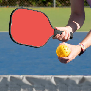 Erstellen eines markanten roten Hintergrunds mit w Pickleball Schläger