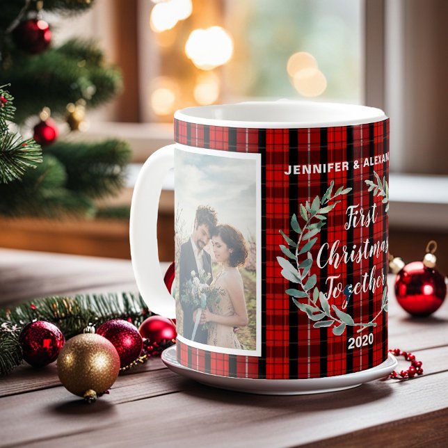 Erstellen Sie gemeinsam Ihr eigenes First Weihnach Kaffeetasse (Beautiful rustic buffalo plaid patterned First christmas together photo Coffee Mug.
)