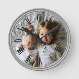 Erstellen Sie Ihr benutzerdefiniertes Foto Gray Cl Runde Wanduhr