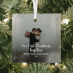 Erstellen Sie Ihr eigenes First Christmas Together Ornament Aus Glas<br><div class="desc">Erstellen Sie Ihre eigenen First Christmas Together Foto Glasschmuck. Sehr schöner Weihnachtskuchen. Fügen Sie Ihr eigenes Foto hinzu,  fügen Sie Ihren Text,  Namen und das Jahr hinzu und erstellen Sie ein sehr persönliches und einzigartiges Ornament.</div>