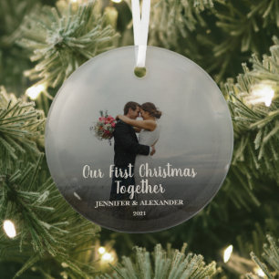 Erstellen Sie Ihr eigenes First Christmas Together Ornament Aus Glas
