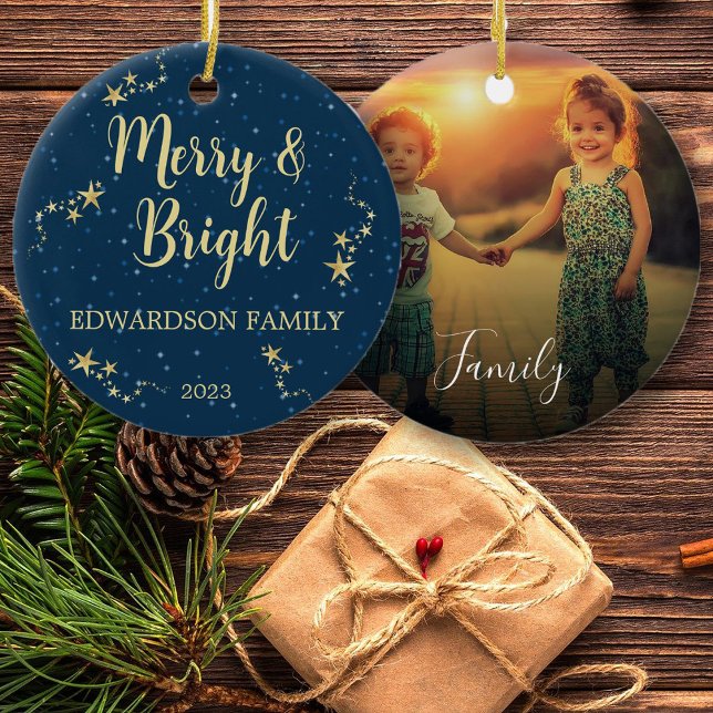 Erstellen Sie Ihr eigenes Merry & Bright Foto Keramik Ornament (Create your own Merry & Bright family photo Ceramic Ornament. Unique and personal ornament.)
