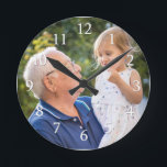 Erstellen Sie Ihr eigenes modernes Ein-Foto Runde Wanduhr<br><div class="desc">Bewahren Sie die Wanduhr personalisiert mit Großvater und großartigem Foto. Ein unvergessliches Geschenk für Großvater zum Geburtstag,  Feiertage und Großeltern.</div>
