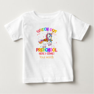 Erstellen Sie Ihre eigene Uhr Vorschule hier komme Baby T-shirt